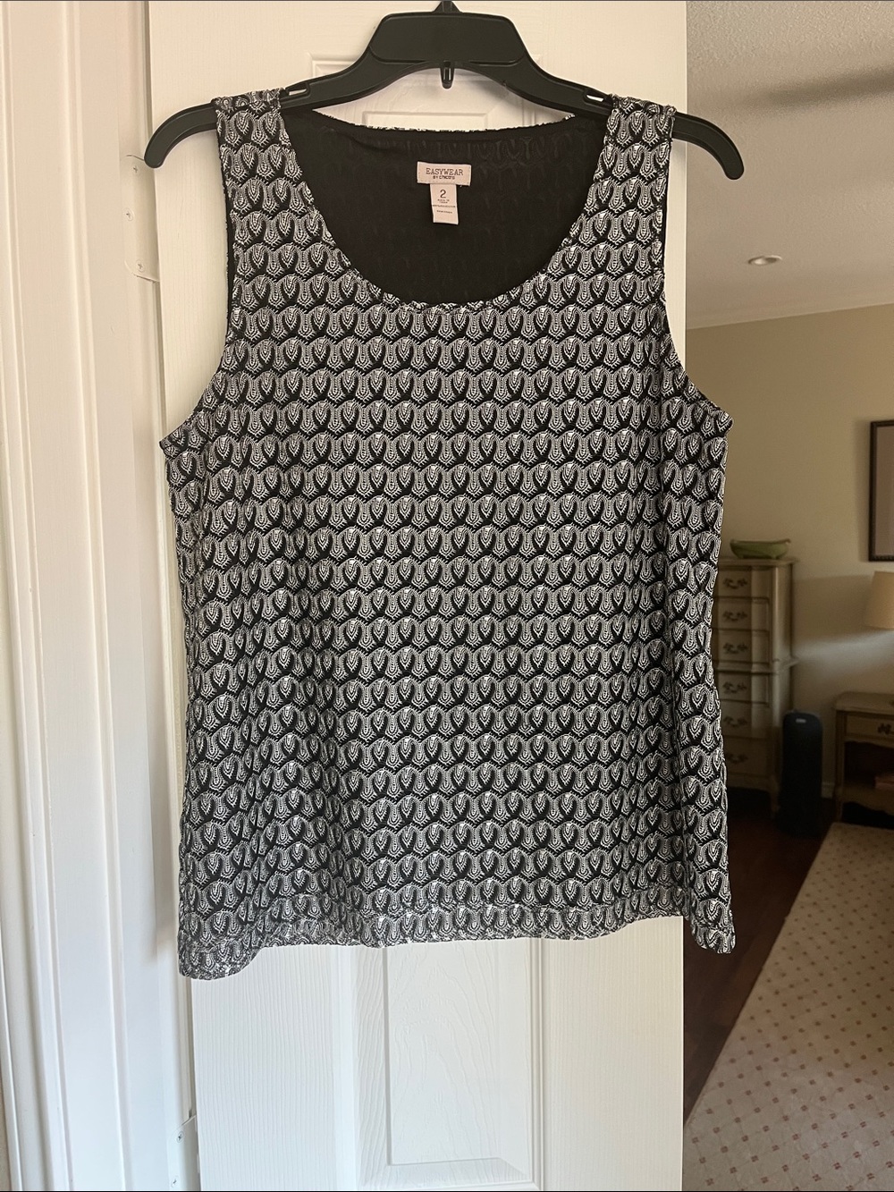 Chicos Black & White Patterned Sleeveless tank size large